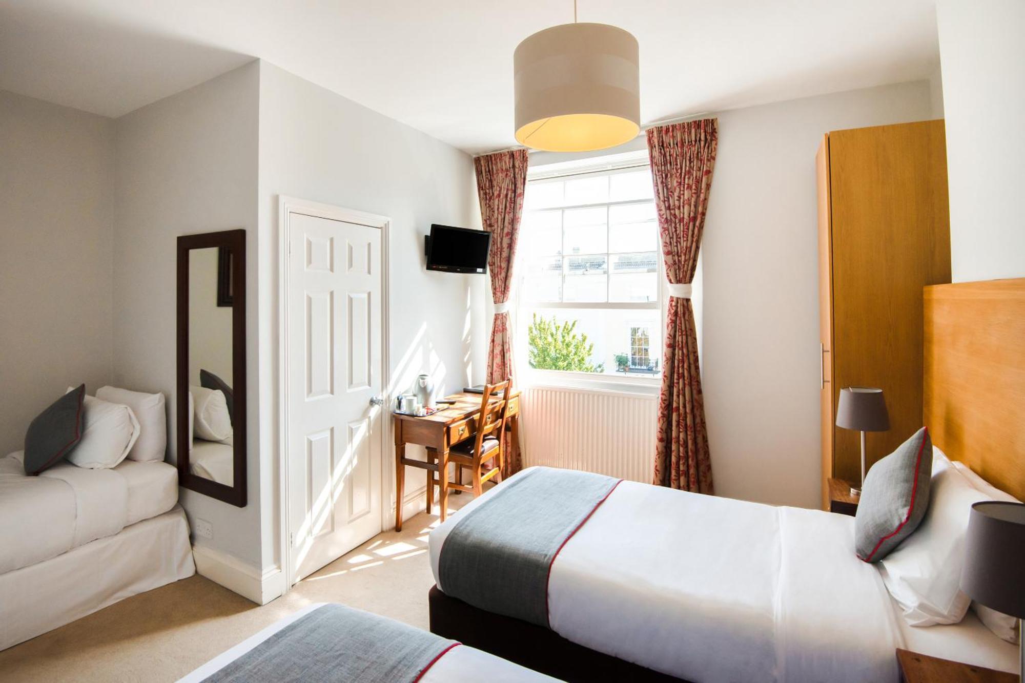 Hotel Dancenter Near Clifton Down Station