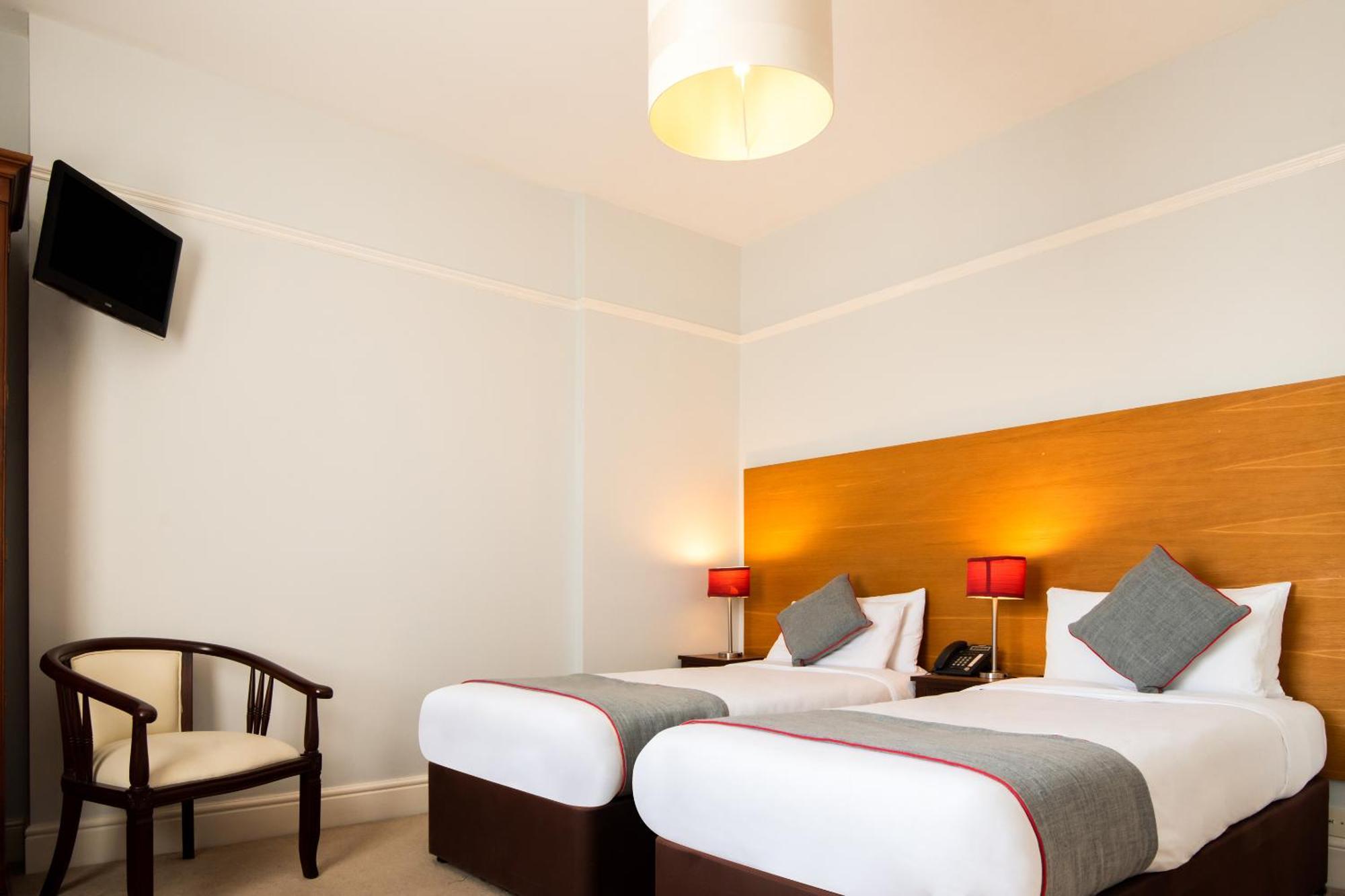 Hotel Dancenter Near Clifton Down Station 3*
