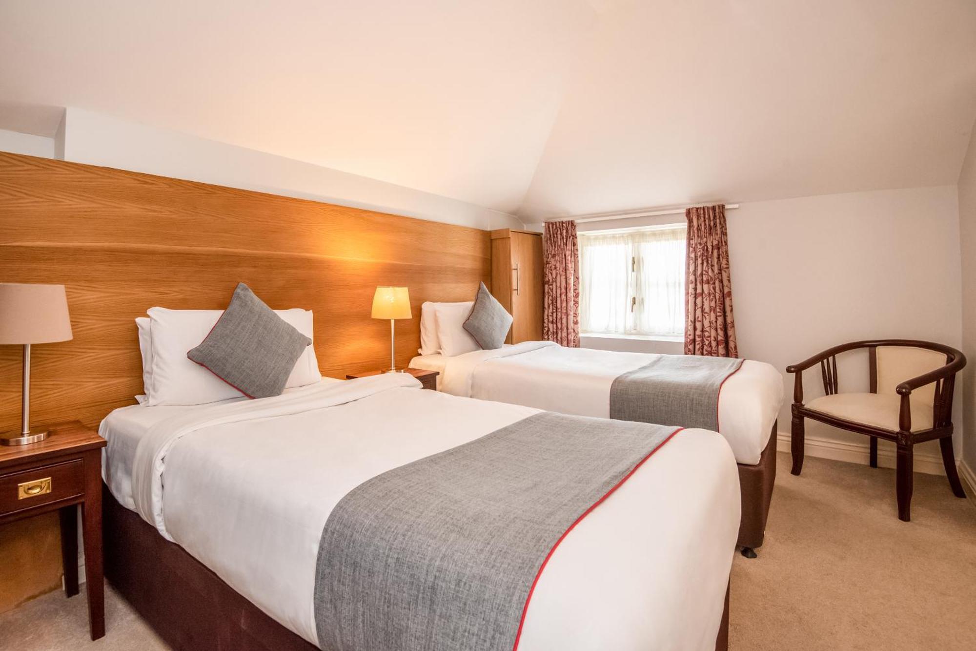Hotel Dancenter Near Clifton Down Station