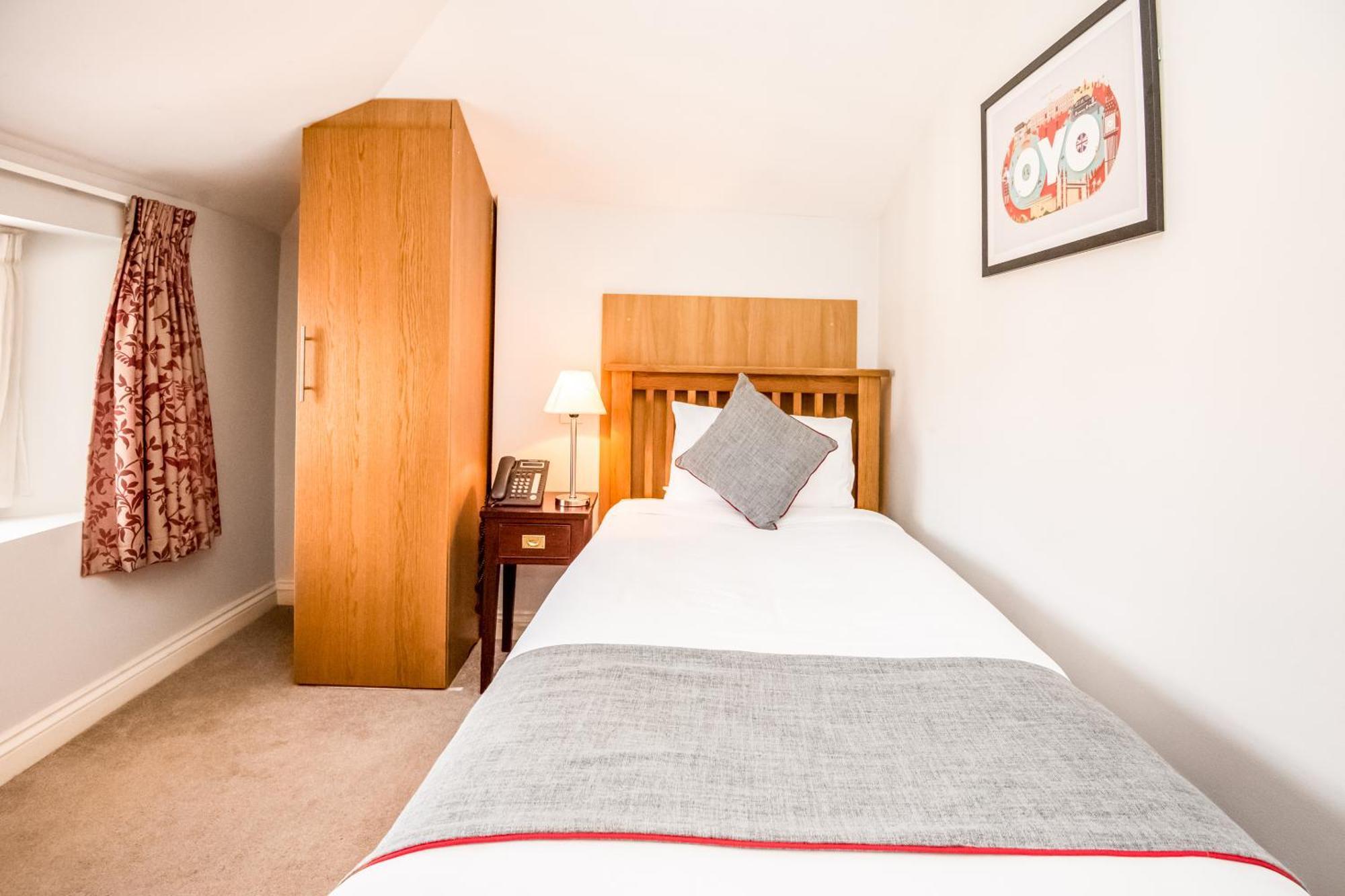 Hotel Dancenter Near Clifton Down Station 3*