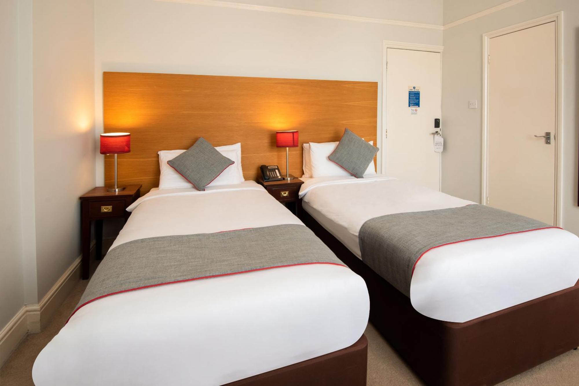 Hotell Dancenter Near Clifton Down Station
